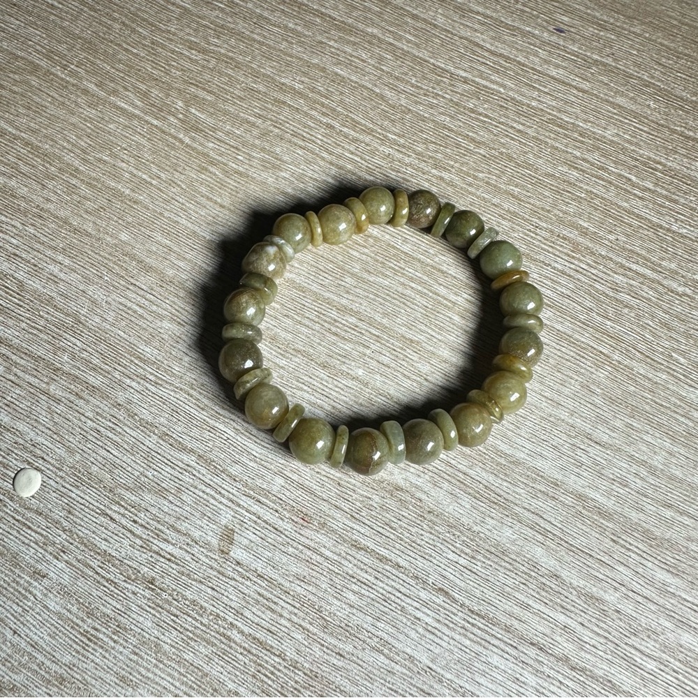 Elegant Green jade Bracelet - Picture 5 of 5